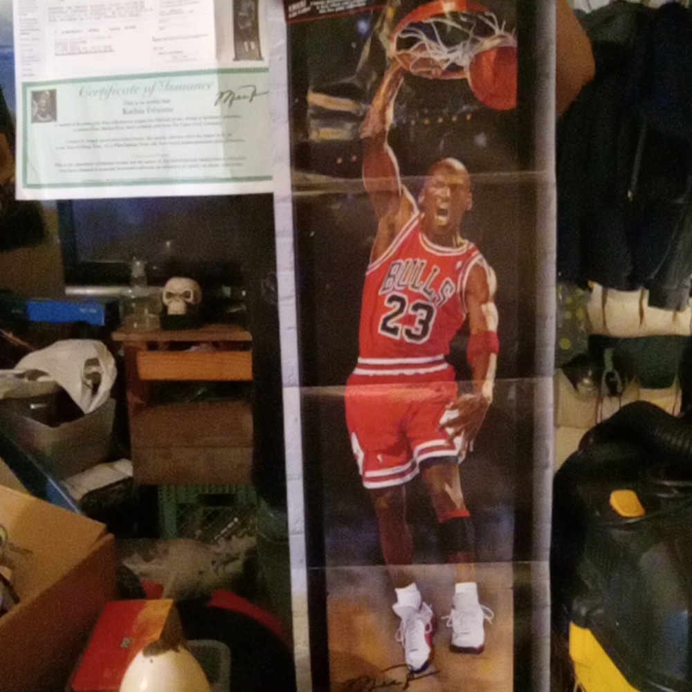 Micheal Jordan collectable poster w authenticity paper